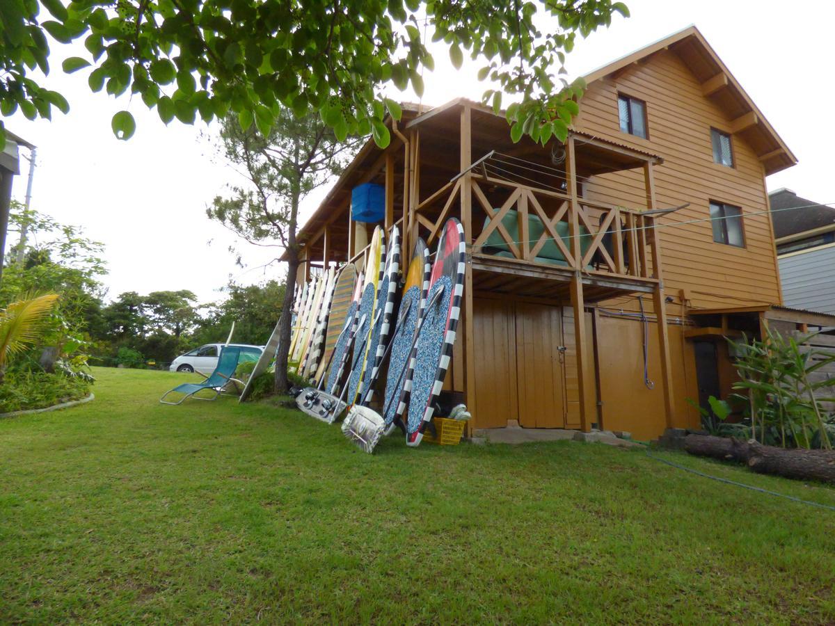 Tropical Surf House Okinawa Onna Exterior foto